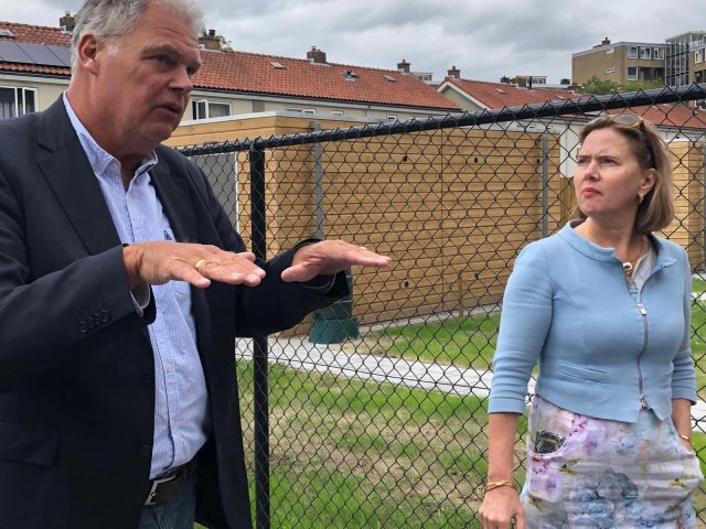 Wethouder Marco Stam en minister van Nieuwenhuizen